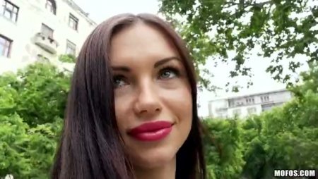 Русская шлюха в кустах порно видео