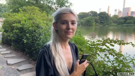 Познакомился с красивой порно звездой и получил благодарность